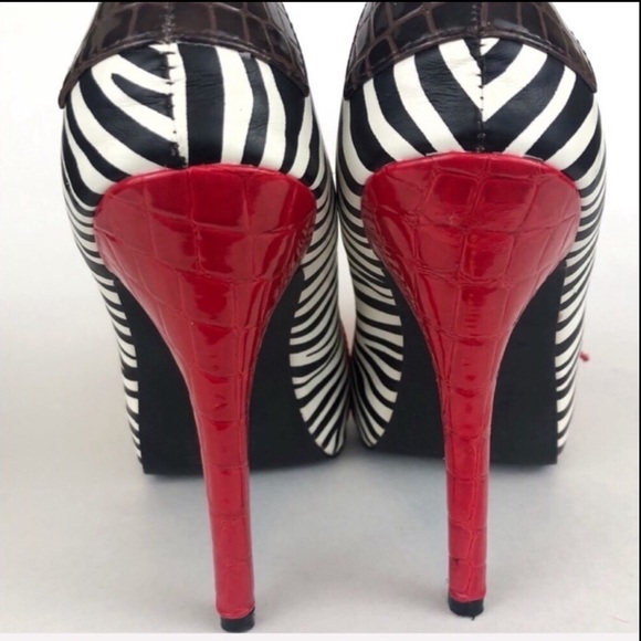 QUPID   / Red Zebra Print Pumps - Picture 2 of 2